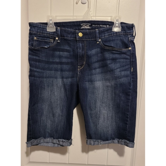 Levis Signature Modern Skinny Shorts 6 